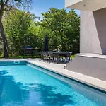 Stunning In With Private Swimming Pool, Be Inside Or Outside Holiday home *