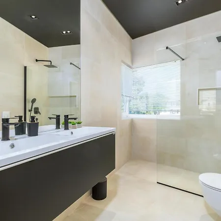 Hébergement de vacances Cozy In With Private Swimming Pool, Be Inside Or Outside *