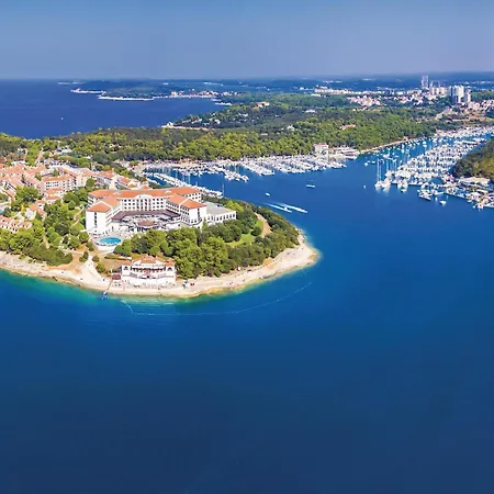 Holiday home Stunning In With Private Swimming Pool, Be Inside Or Outside Pula