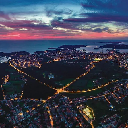 Semesterbostad Stunning In Pula