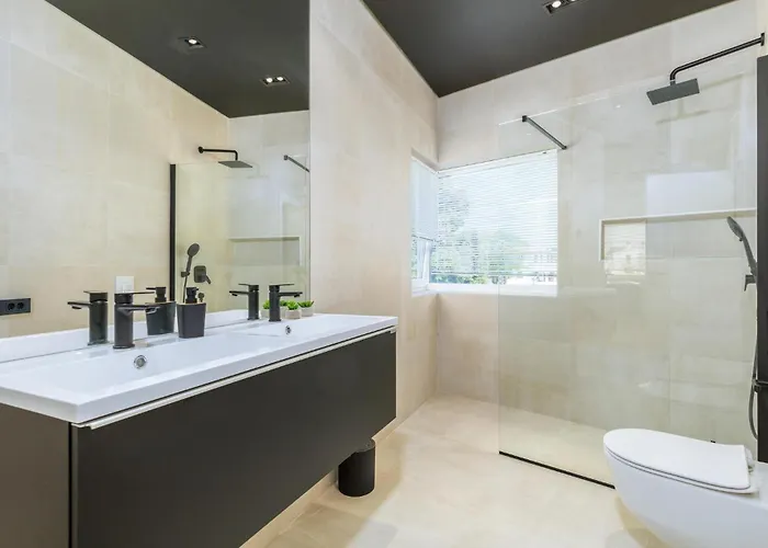 Vakantiehuis Stunning In *